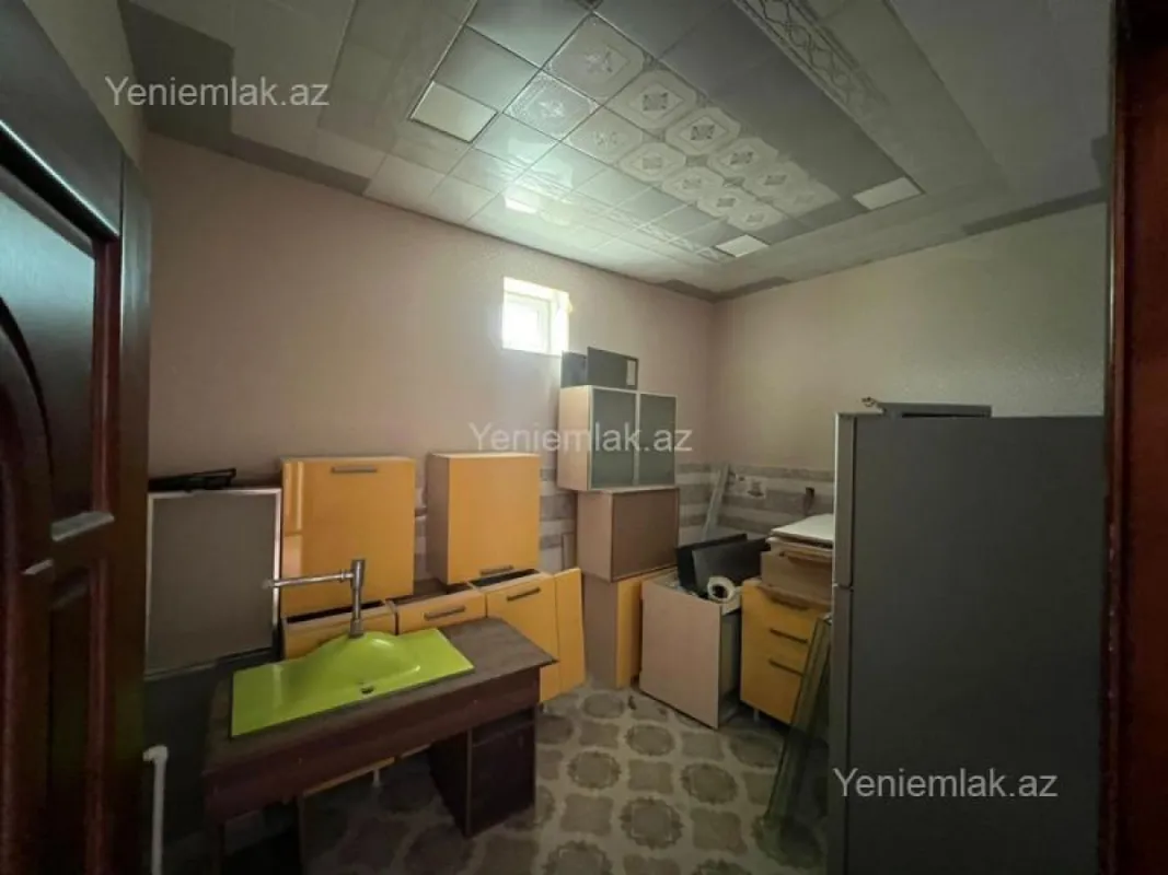 Satılır 6 otaqlı həyət evi 475 m²