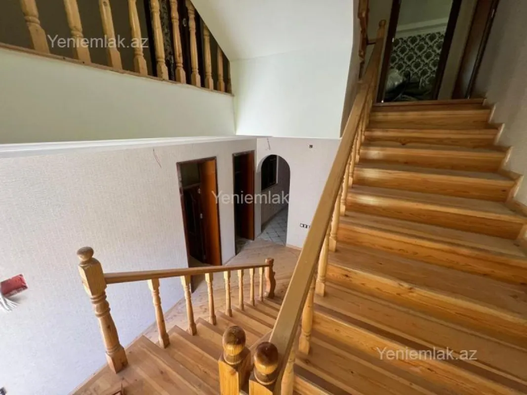 Satılır 6 otaqlı həyət evi 475 m²