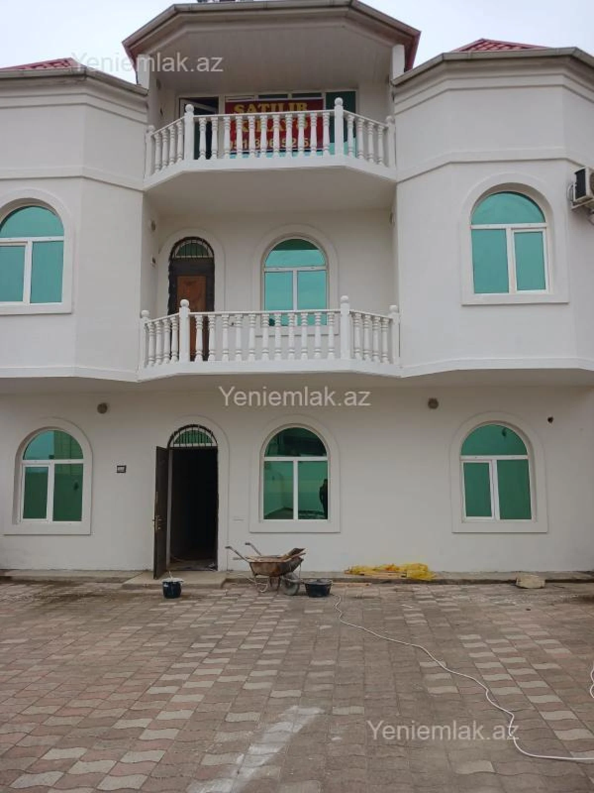 Satılır 6 otaqlı həyət evi 475 m²