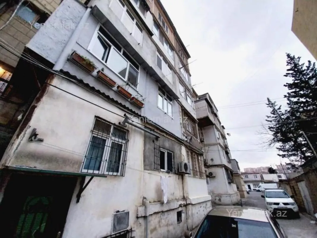 Satılır 3 otaqlı köhnə tikili 80 m²