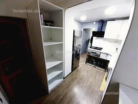 Satılır 3 otaqlı köhnə tikili 80 m²