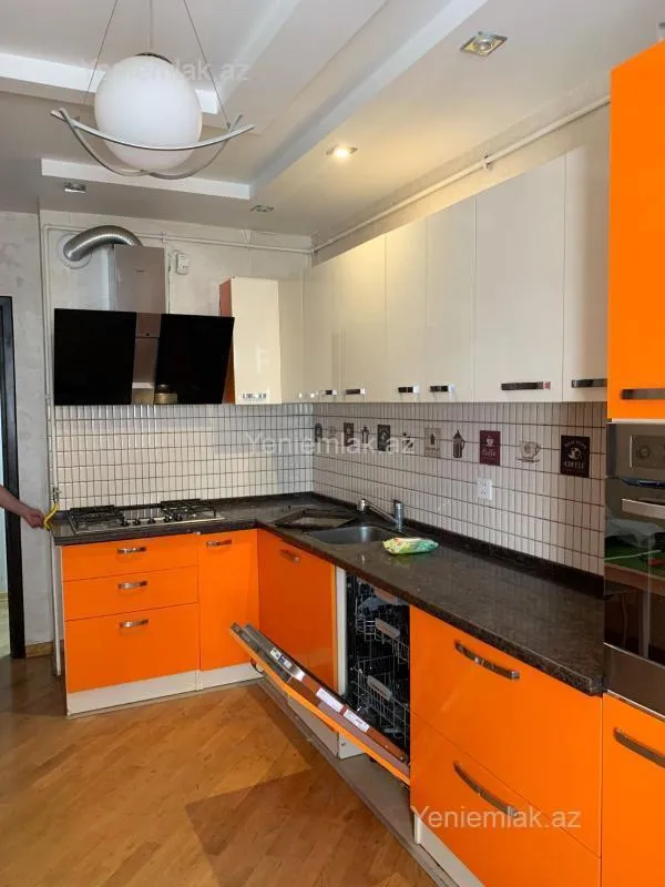 Satılır 3 otaqlı yeni tikili 100 m²