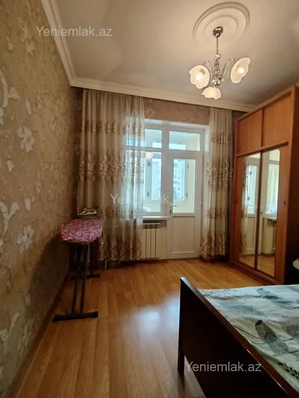 Satılır 4 otaqlı köhnə tikili 110 m²