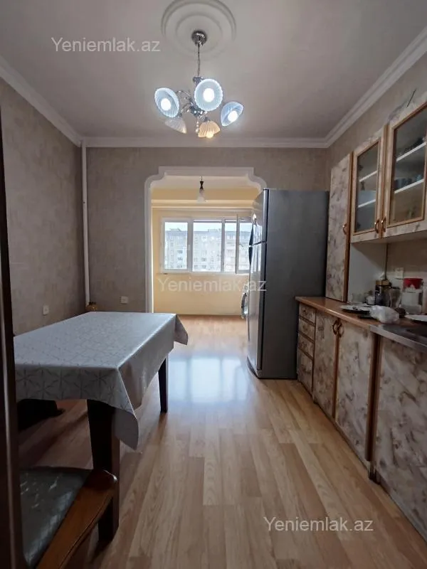Satılır 4 otaqlı köhnə tikili 110 m²
