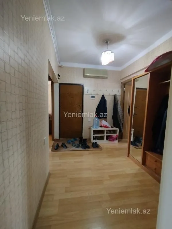 Satılır 4 otaqlı köhnə tikili 110 m²