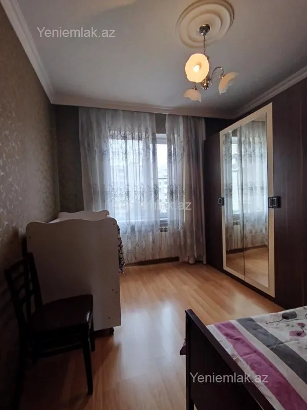 Satılır 4 otaqlı köhnə tikili 110 m²