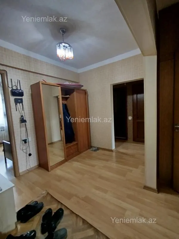 Satılır 4 otaqlı köhnə tikili 110 m²