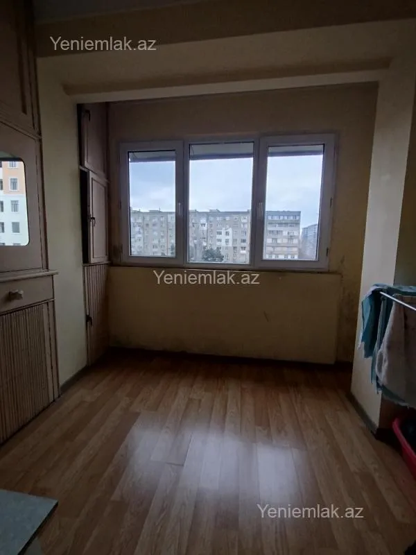 Satılır 4 otaqlı köhnə tikili 110 m²