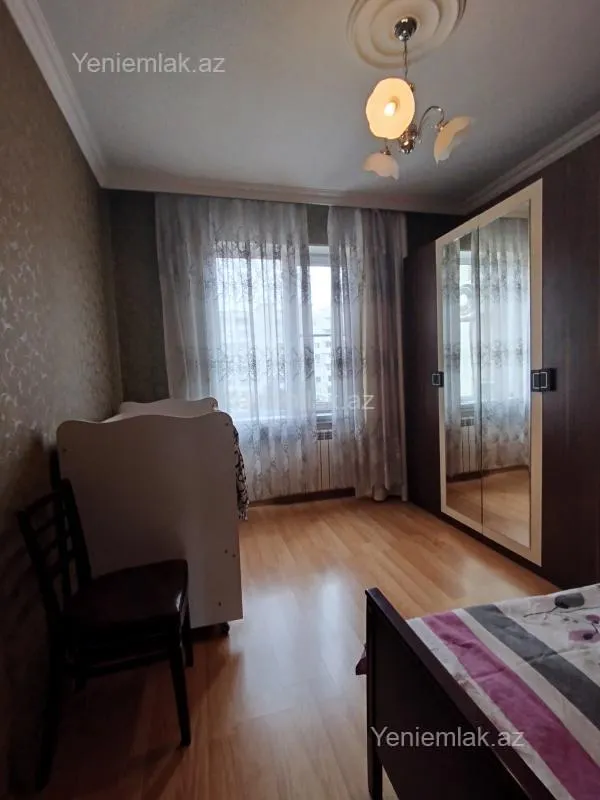 Satılır 4 otaqlı köhnə tikili 110 m²