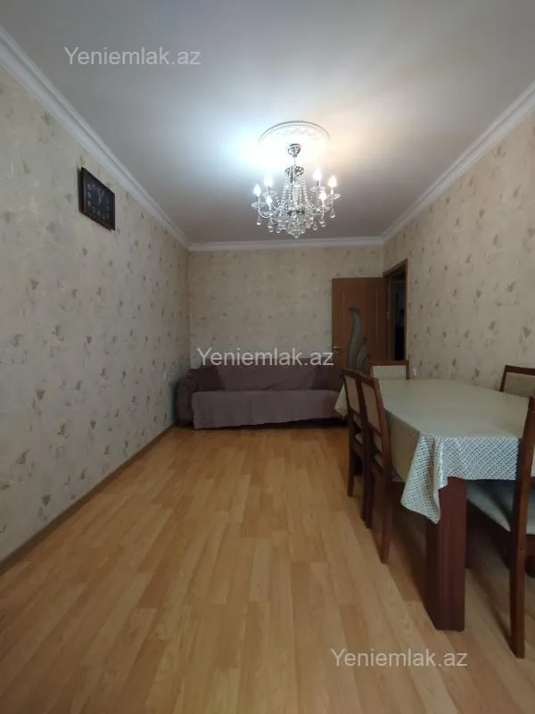 Satılır 4 otaqlı köhnə tikili 110 m²