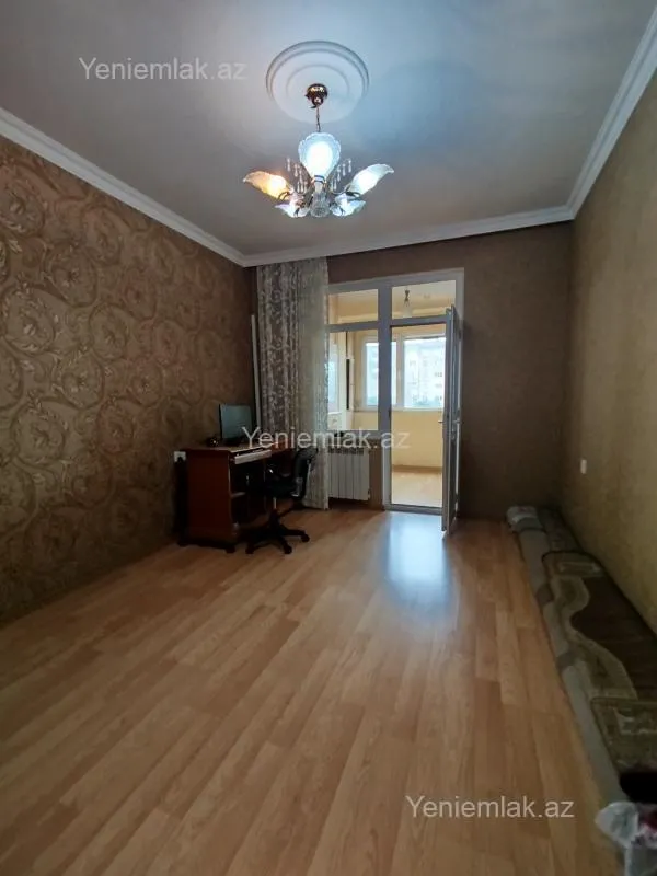 Satılır 4 otaqlı köhnə tikili 110 m²