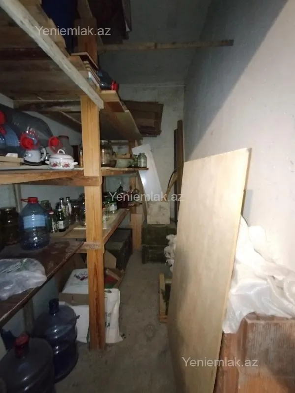Satılır 4 otaqlı köhnə tikili 110 m²