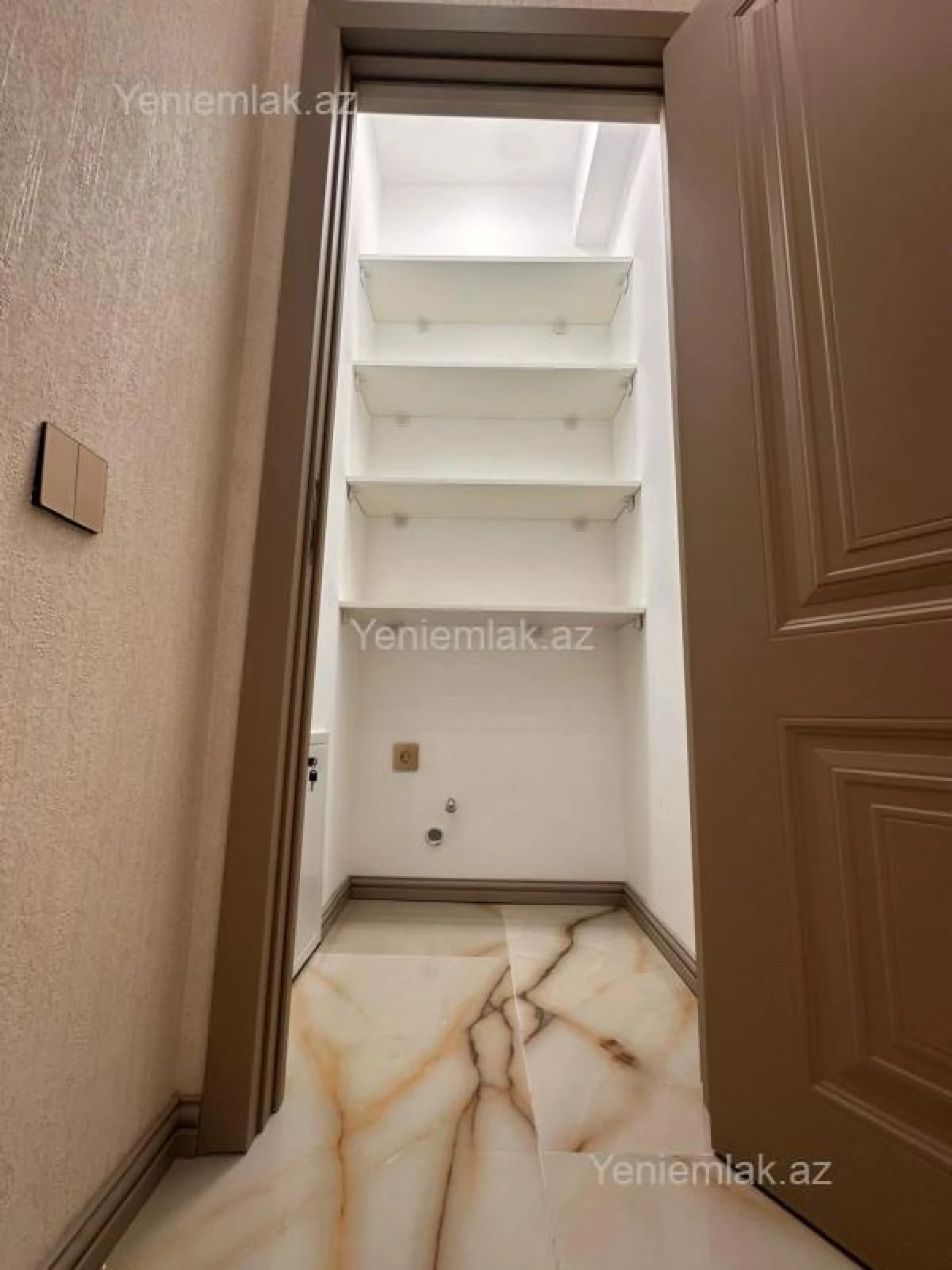 Satılır 3 otaqlı yeni tikili 83 m²