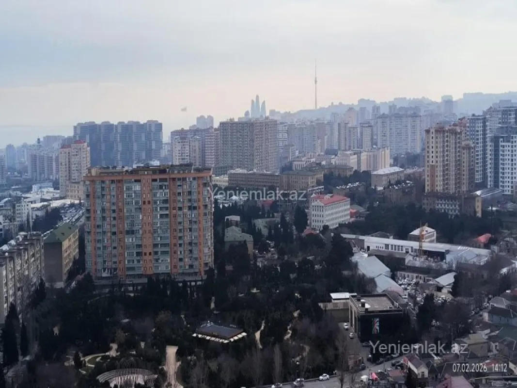 Satılır 3 otaqlı yeni tikili 125 m²