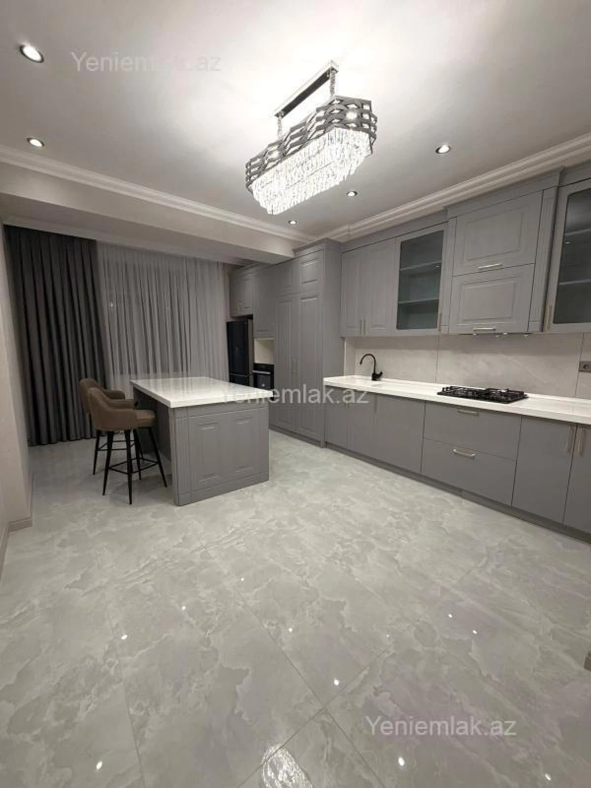 Satılır 3 otaqlı yeni tikili 140 m²