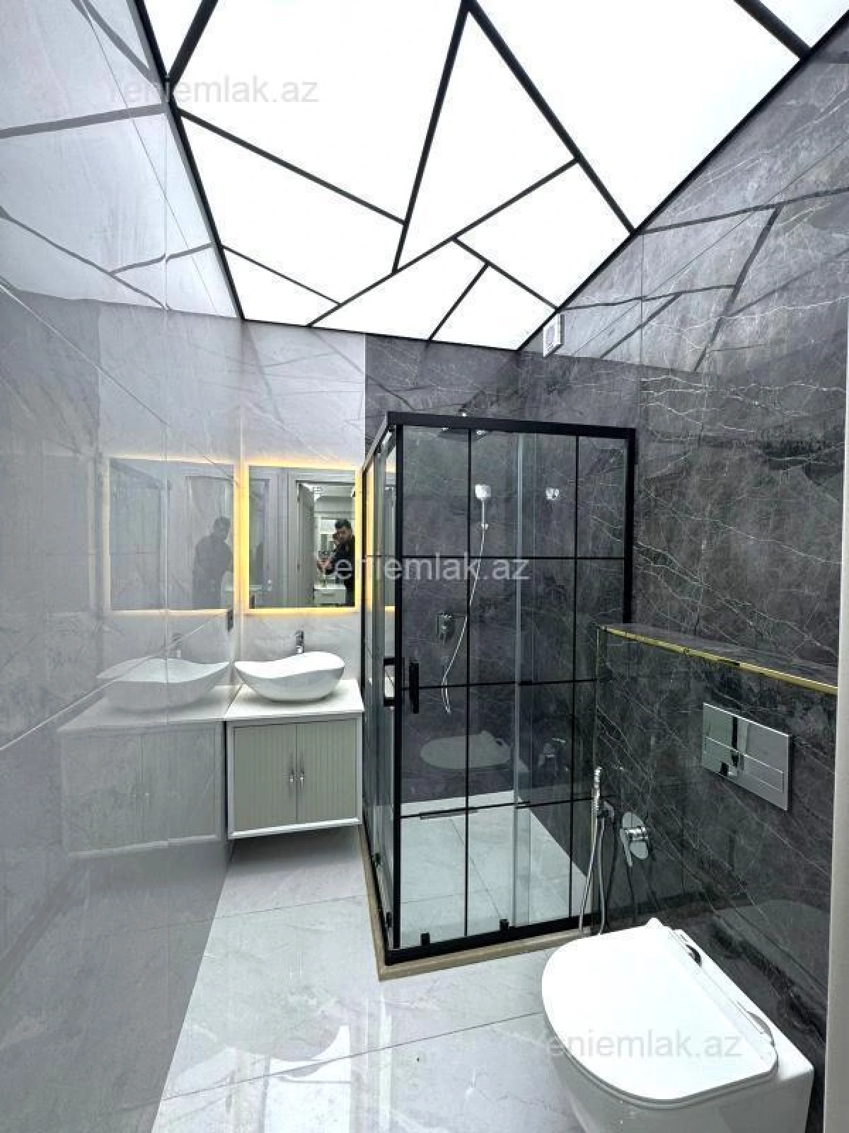 Satılır 3 otaqlı yeni tikili 140 m²