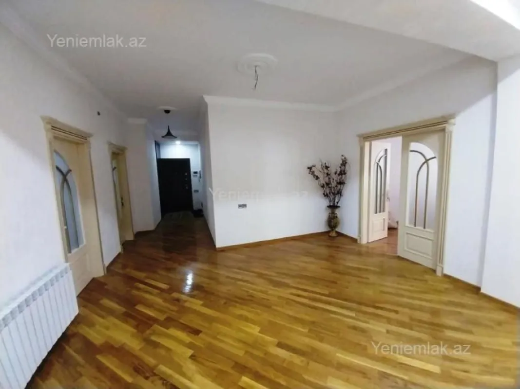 Satılır 3 otaqlı yeni tikili 130 m²