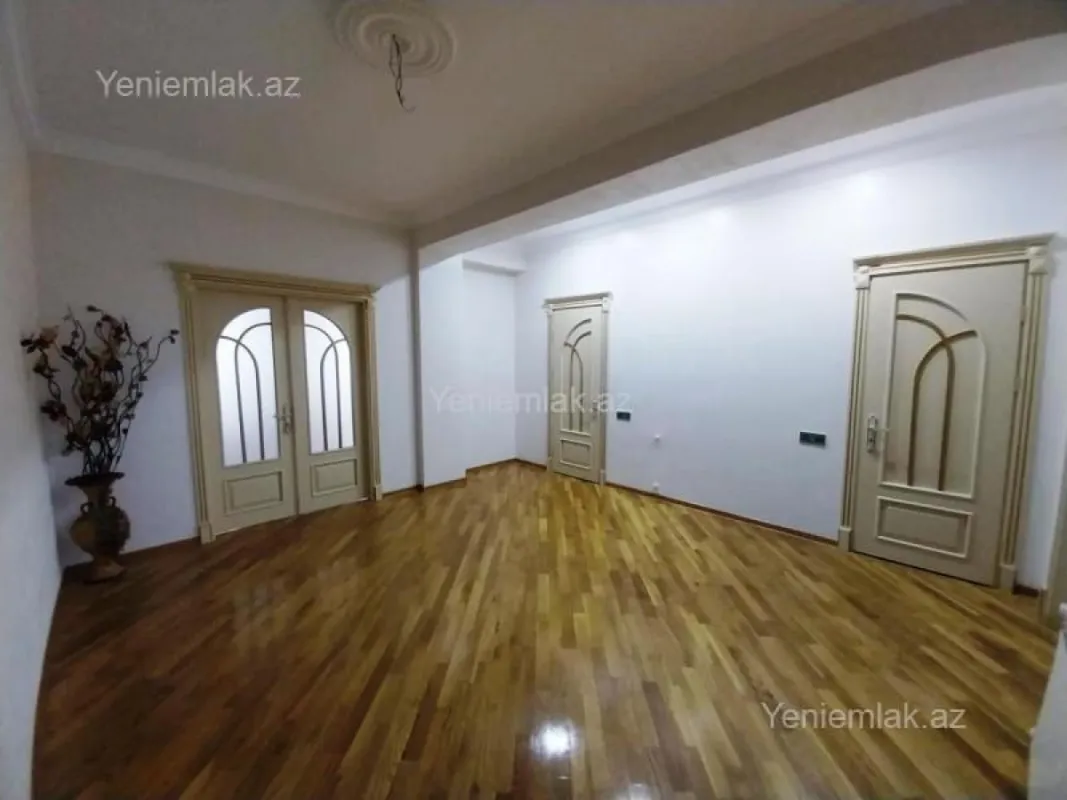 Satılır 3 otaqlı yeni tikili 130 m²