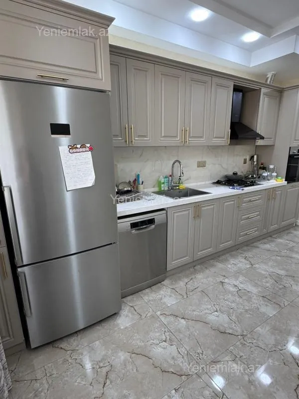 Satılır 4 otaqlı yeni tikili 185 m²