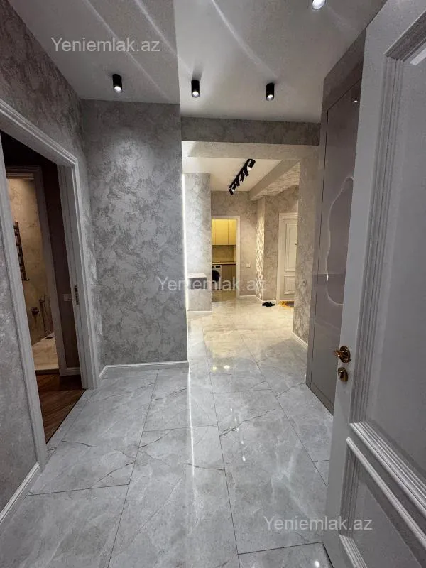 Satılır 3 otaqlı yeni tikili 125 m²