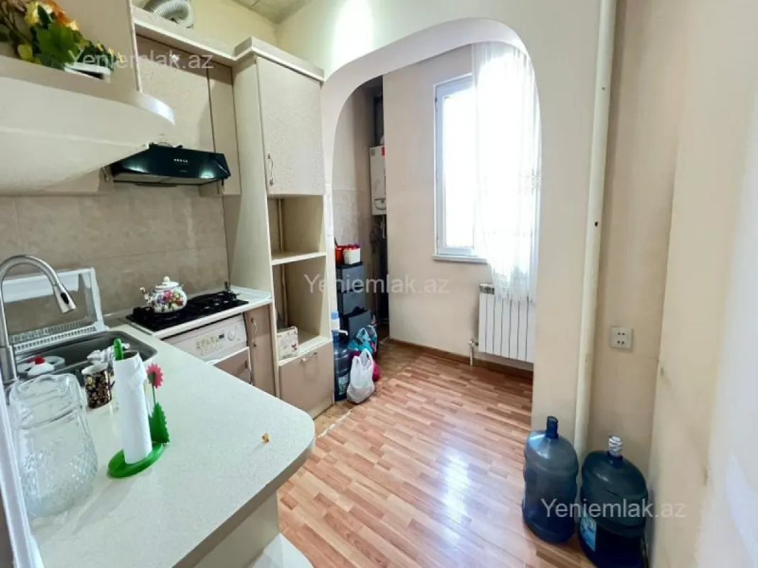 Satılır 3 otaqlı köhnə tikili 82 m²