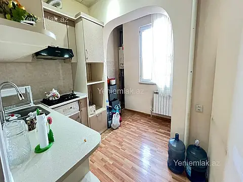 Satılır 3 otaqlı köhnə tikili 82 m²