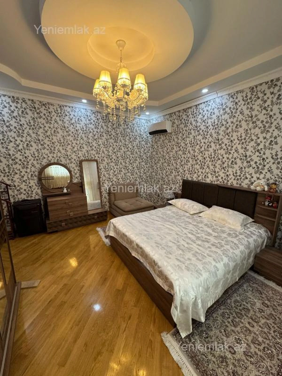 Satılır 6 otaqlı həyət evi 240 m²