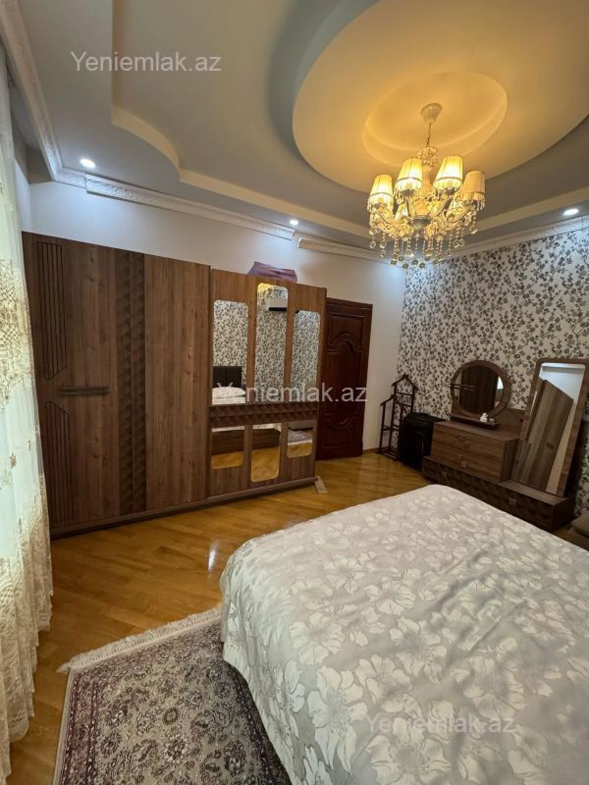 Satılır 6 otaqlı həyət evi 240 m²