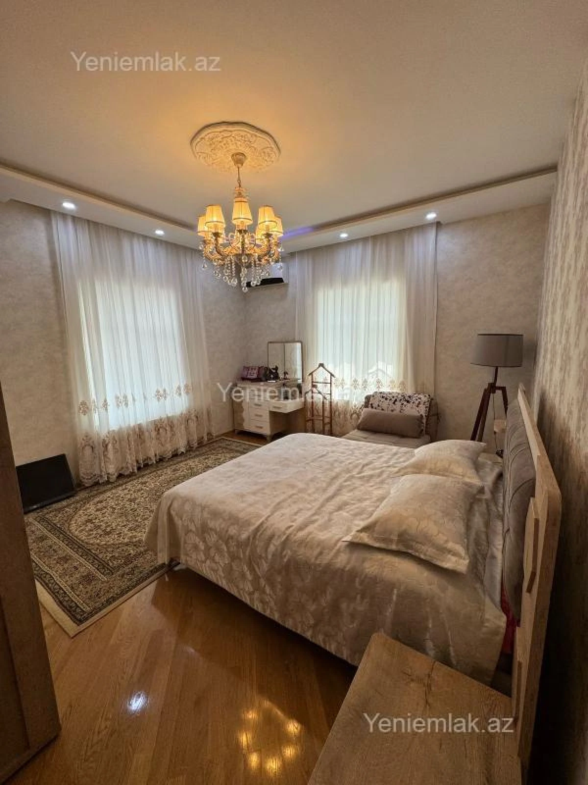 Satılır 6 otaqlı həyət evi 240 m²