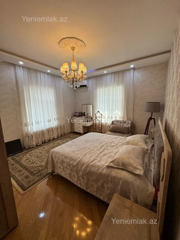 Satılır 6 otaqlı həyət evi 240 m²