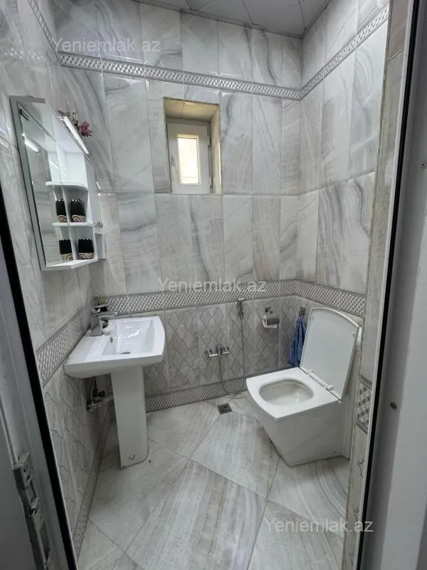 Satılır 6 otaqlı həyət evi 240 m²