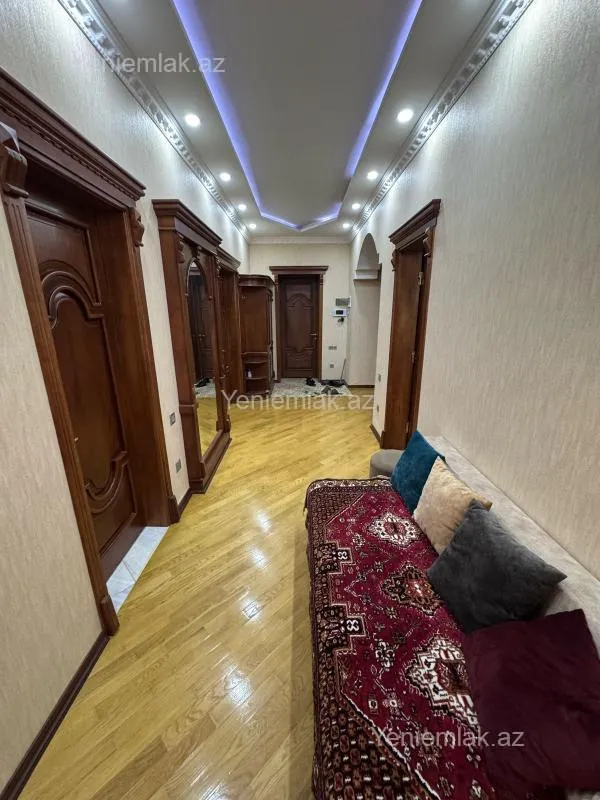 Satılır 6 otaqlı həyət evi 240 m²