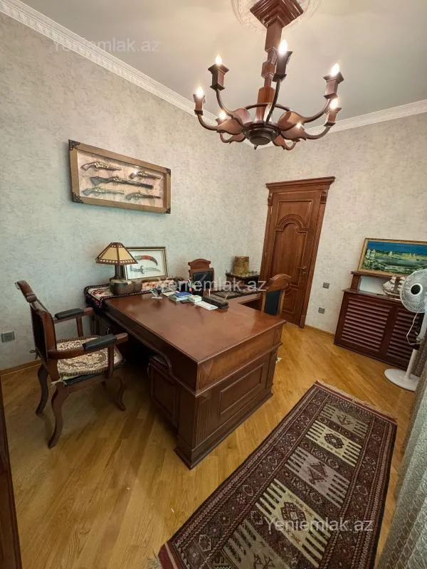 Satılır 6 otaqlı həyət evi 240 m²