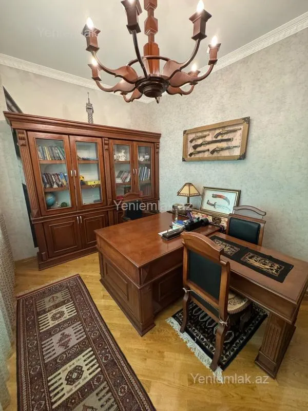 Satılır 6 otaqlı həyət evi 240 m²