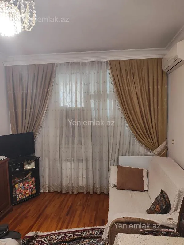 Satılır 2 otaqlı köhnə tikili 60 m²