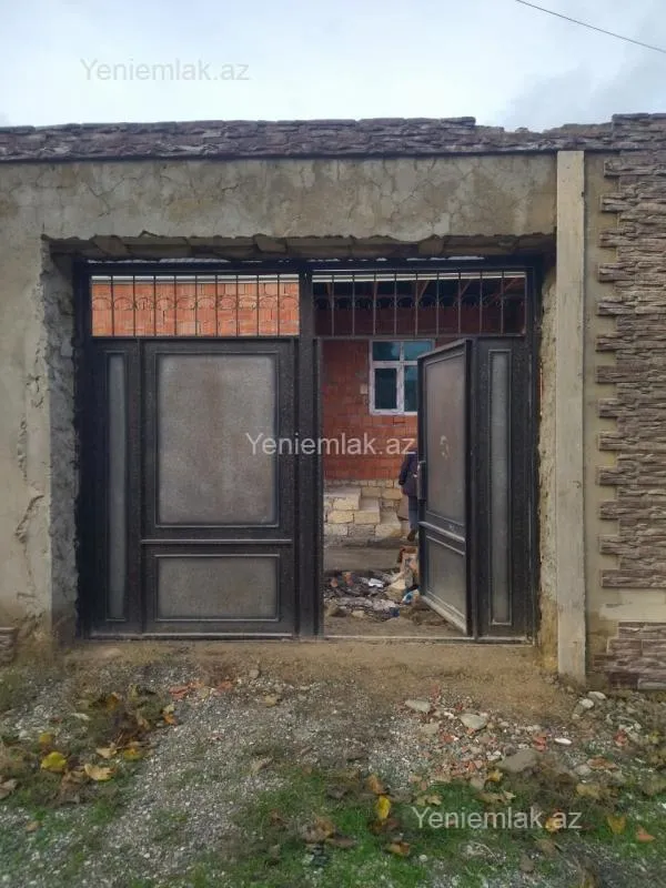 Satılır 4 otaqlı həyət evi 100 m²