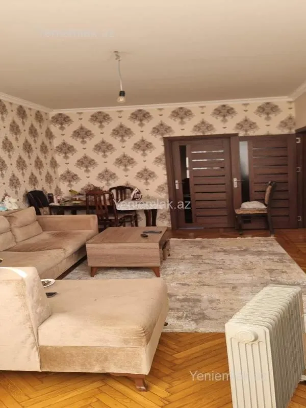 Satılır 2 otaqlı köhnə tikili 55 m²