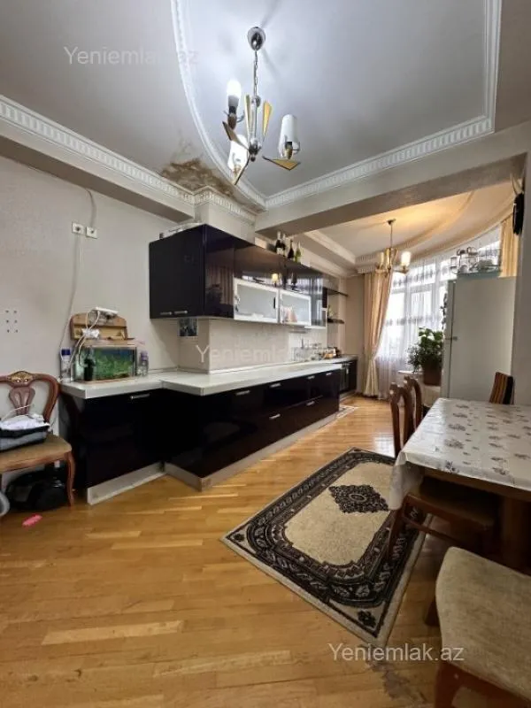 Satılır 3 otaqlı yeni tikili 160 m²