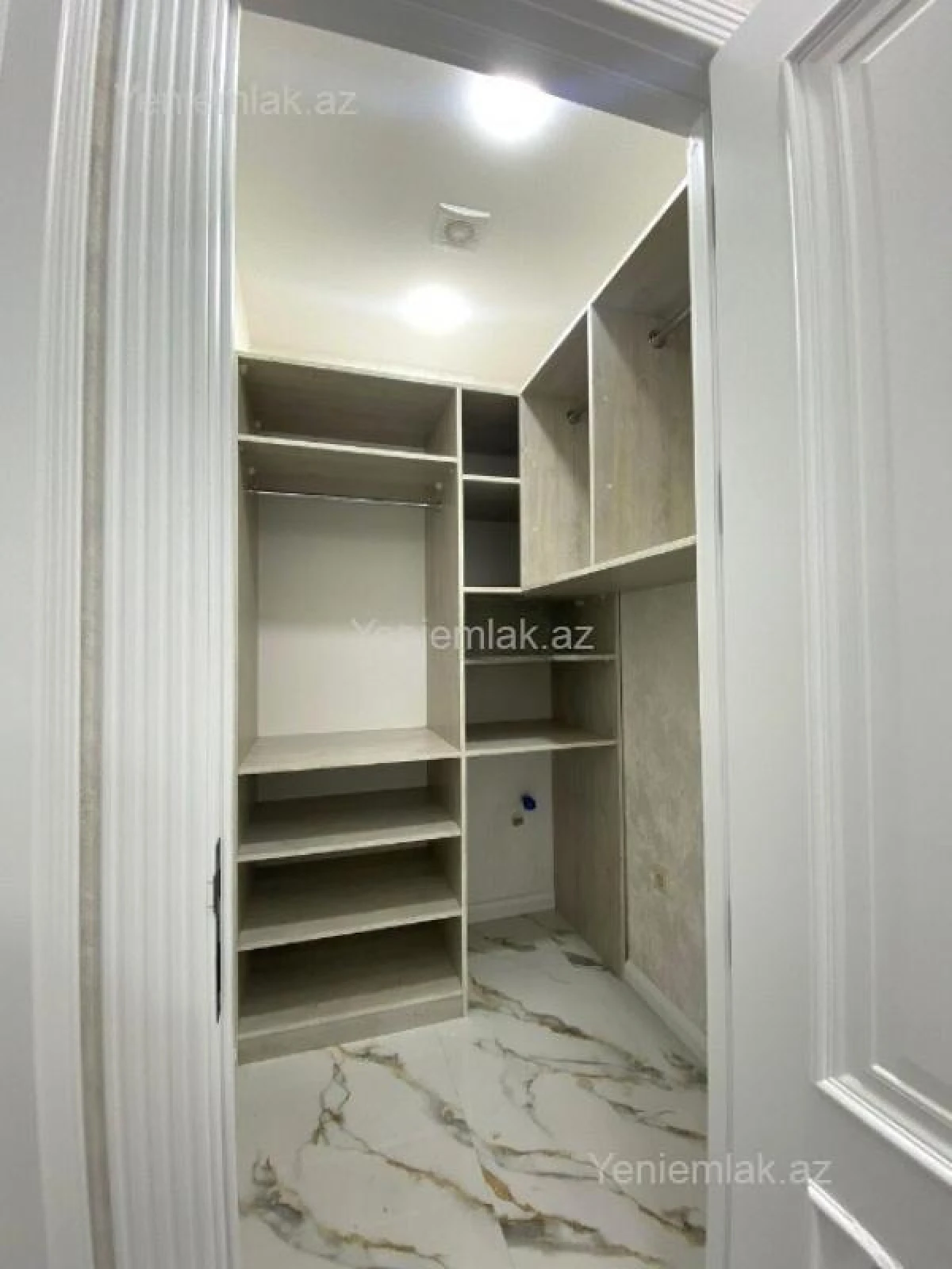 Satılır 2 otaqlı yeni tikili 70 m²