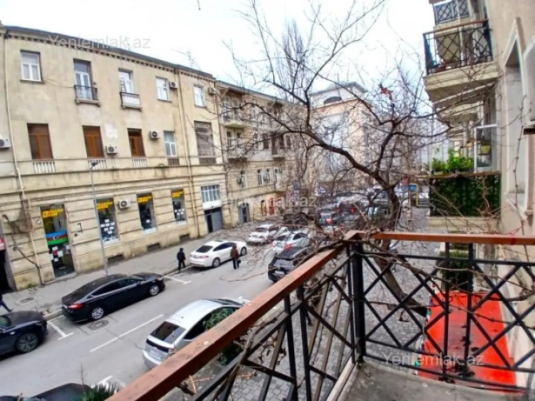 Satılır 2 otaqlı köhnə tikili 50 m²