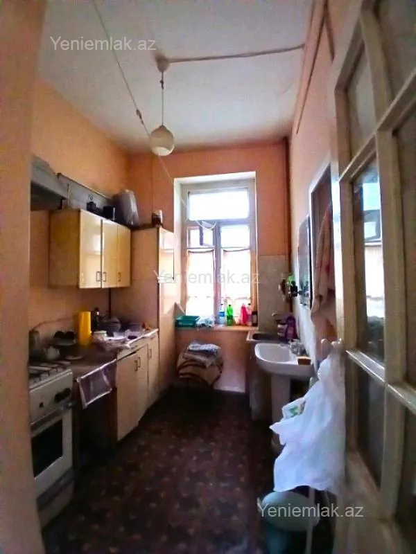 Satılır 2 otaqlı köhnə tikili 50 m²