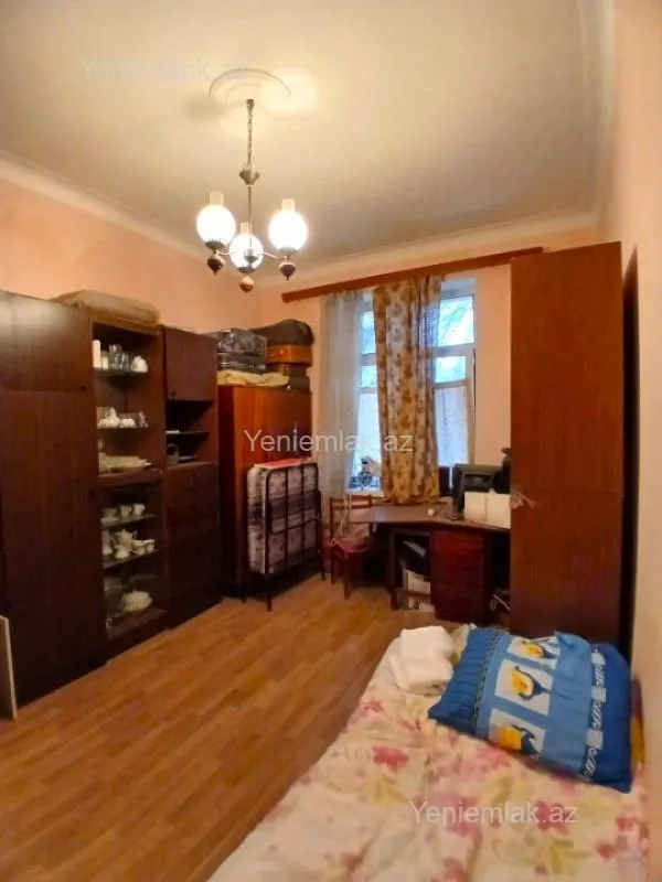 Satılır 2 otaqlı köhnə tikili 50 m²