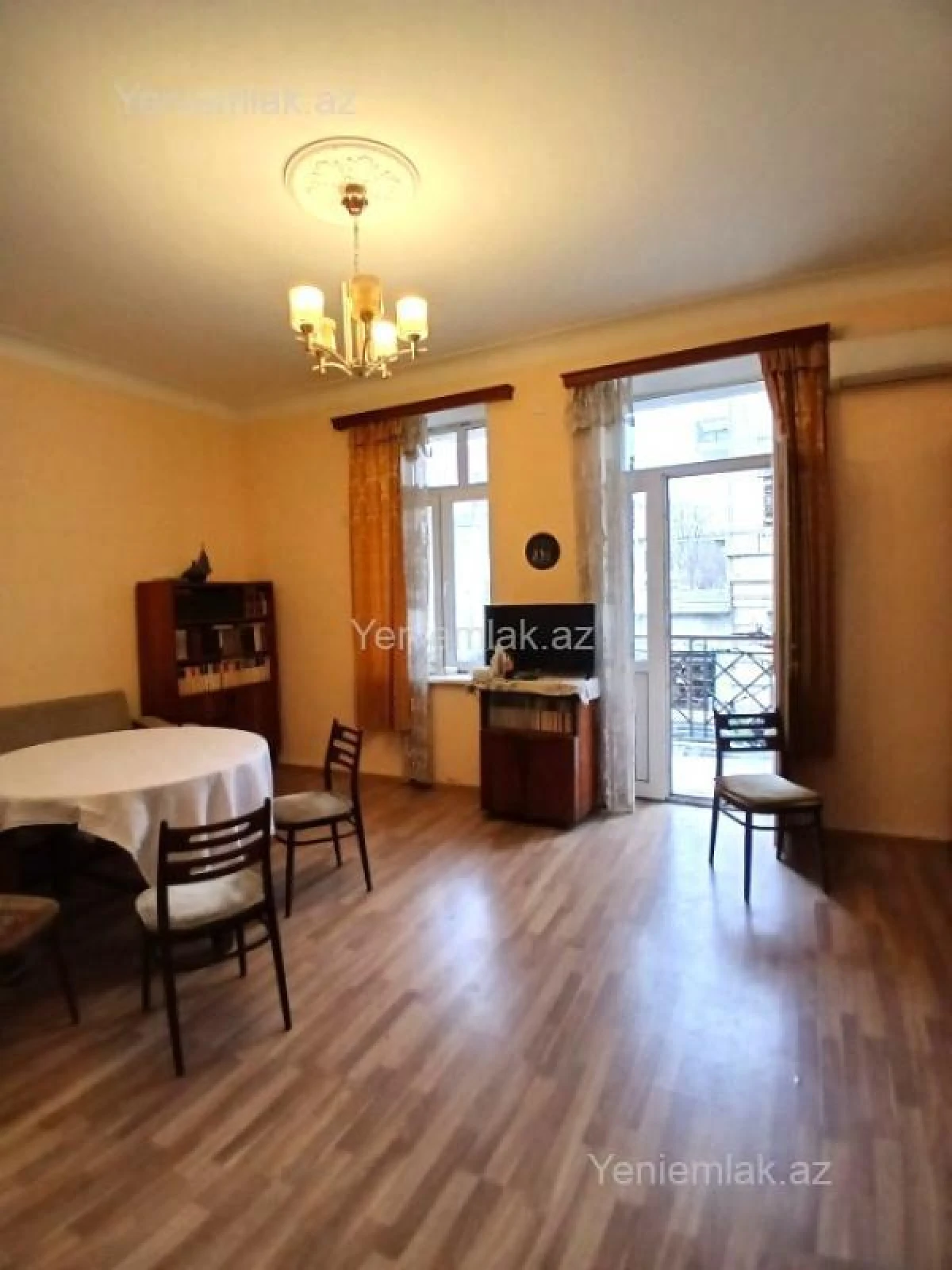 Satılır 2 otaqlı köhnə tikili 50 m²