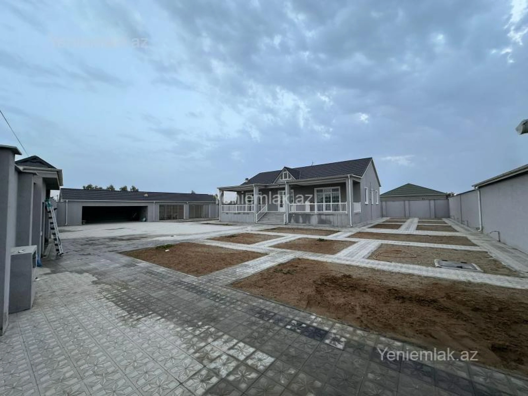 Satılır 4 otaqlı həyət evi 340 m²