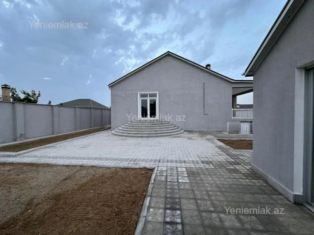 Satılır 4 otaqlı həyət evi 340 m²