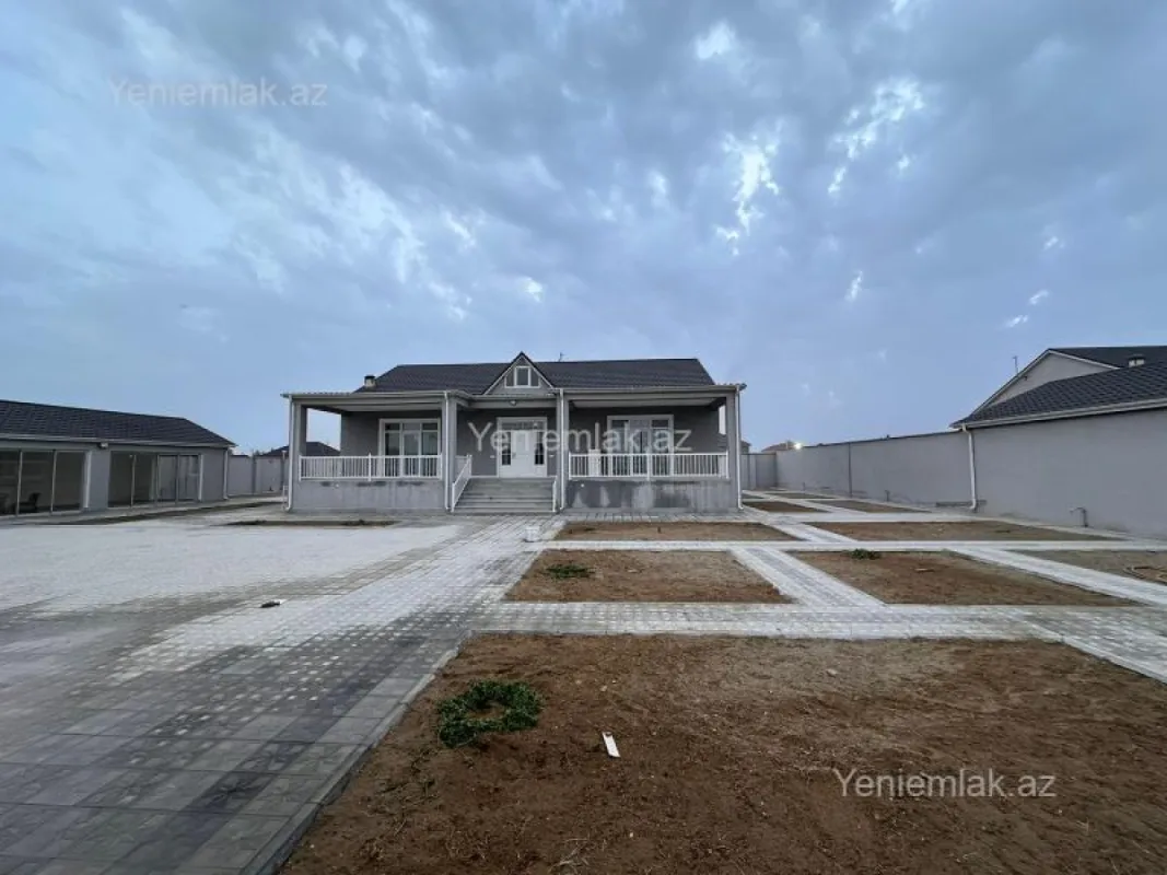 Satılır 4 otaqlı həyət evi 340 m²