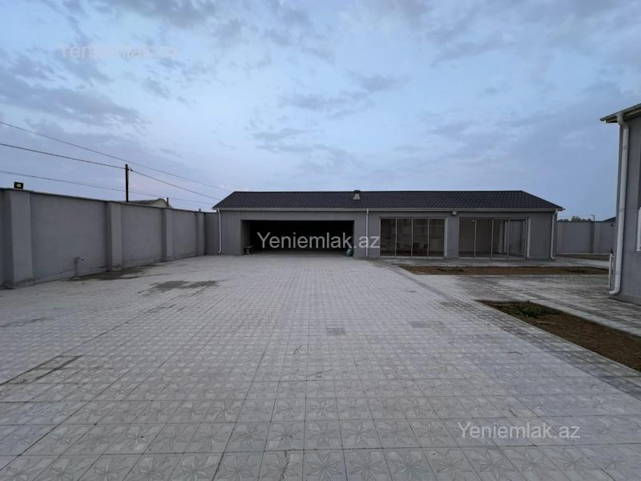 Satılır 4 otaqlı həyət evi 340 m²