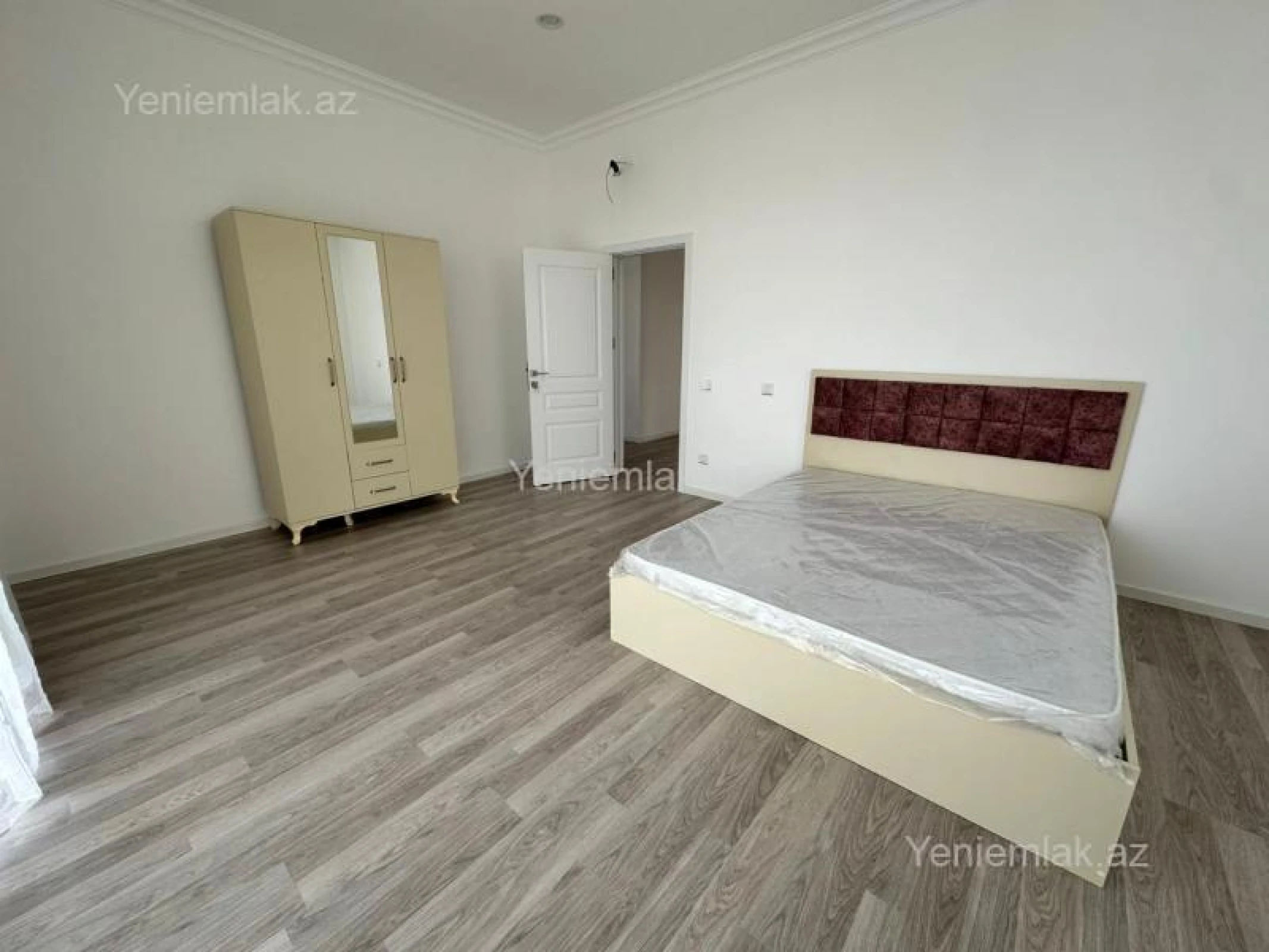 Satılır 4 otaqlı həyət evi 340 m²