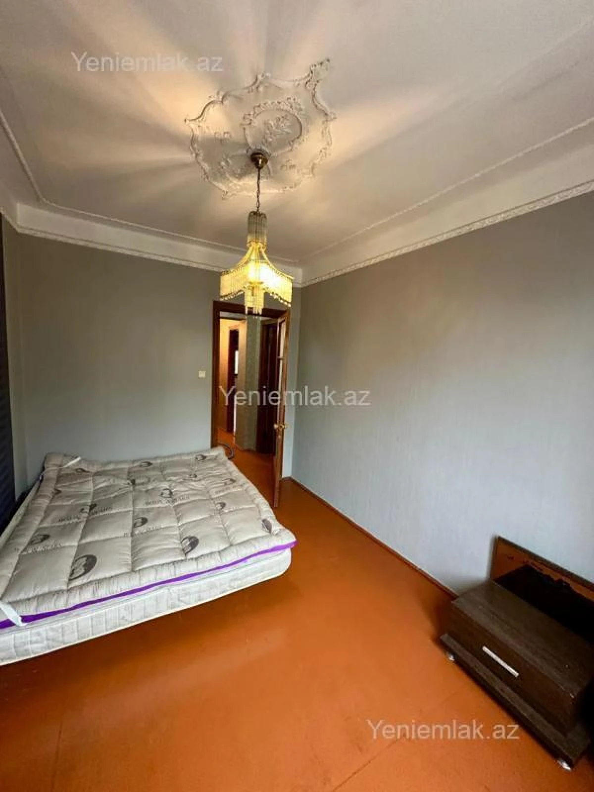 Satılır 3 otaqlı köhnə tikili 100 m²