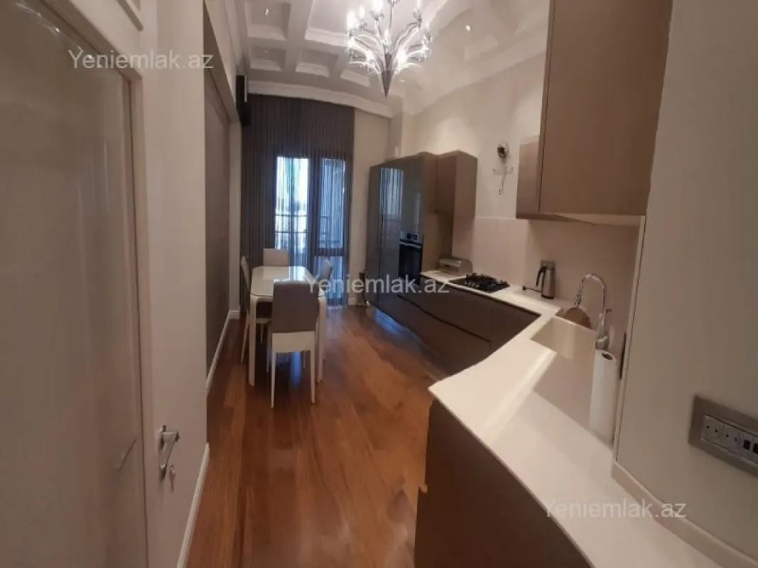 Satılır 4 otaqlı yeni tikili 198 m²